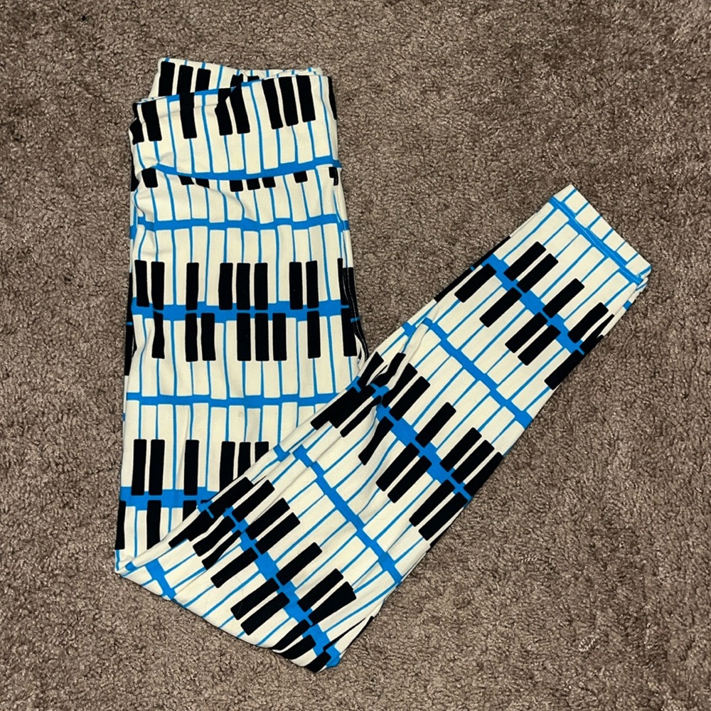 LulaRoe one-size Piano Print leggings
